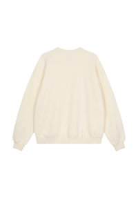 Sudadera color crema, mezcla de algodón, corte relajado, mangas largas, puños y dobladillo acanalados, textura suave, sin marcas visibles ni adornos.