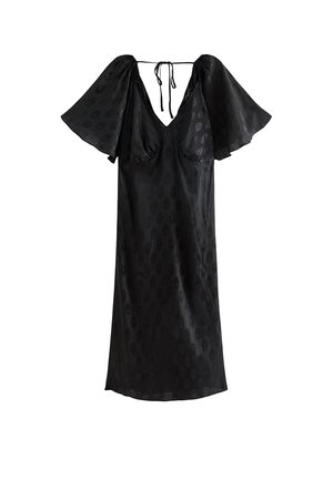 Zwarte midi-jurk met brede fluttermouwen, diepe V-hals, subtiel bloemmotief en striksluiting aan de achterkant van de nek.