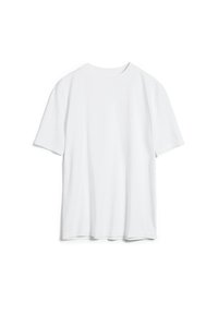 Vit kortärmad t-shirt i bomull, med rund halsringning och avslappnad passform, utan synliga mönster eller designer.