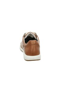Braune Leder-Sneaker mit strukturierter Oberfläche, weißer Gummisohle und gepolstertem Kragen. Verfügt über ein klassisches Schnürdesign und eine Rückennaht.
