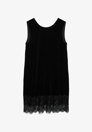 Schwarzes, ärmelloses Kleid aus weichem Samtmaterial mit einem gewellten Spitzenbesatz am Saum. Das Design ist schlicht und A-Linie, mit einer glatten Textur.