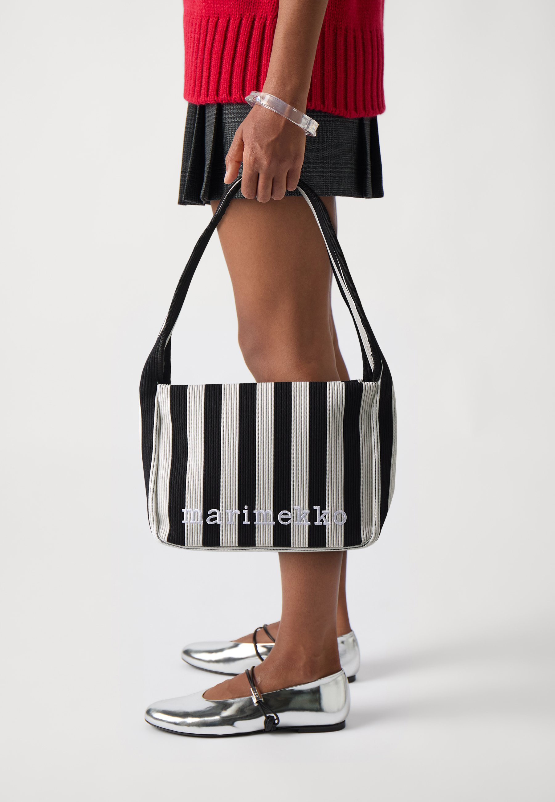 Marimekko KNITTED SHOULDERBAG MERIROSVO - Handbag - black/off 