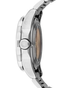 Orologio da polso in acciaio inossidabile con cassa rotonda, superfici spazzolate e lucide, e corona argentata texturizzata. Quadrante marrone visibile attraverso il vetro.