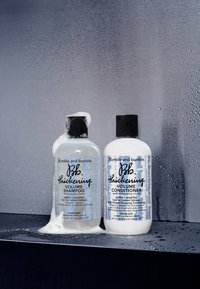 Bumble and bumble THICKENING VOLUME SHAMPOO - Shampoing - n/a