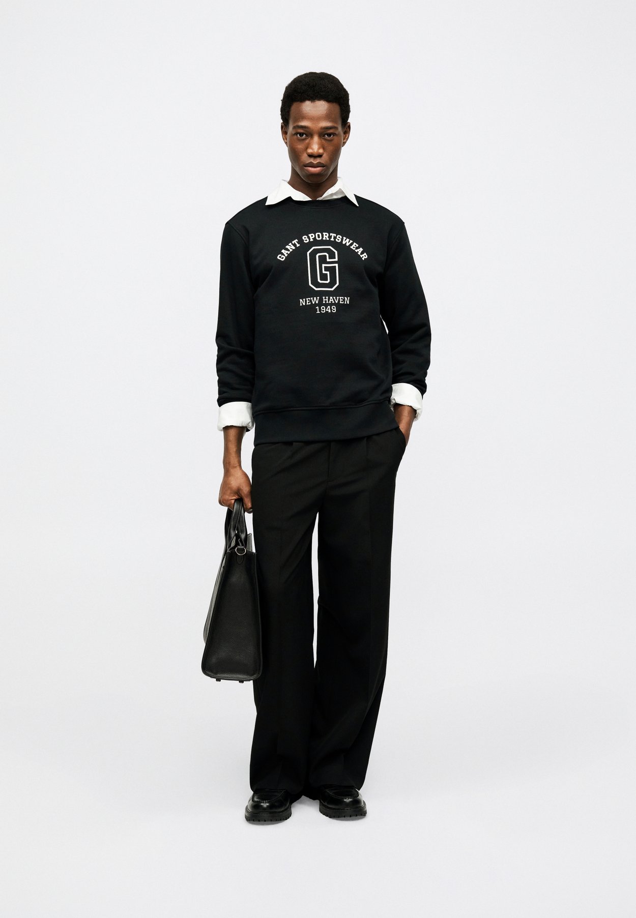 GRAPHIC CREW NECK