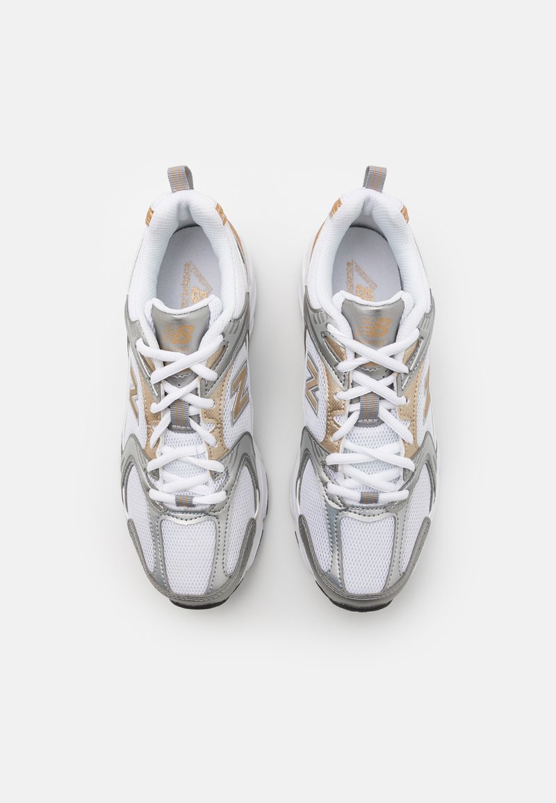 New Balance MR530 UNISEX - Sneaker low - munshell white/gold  