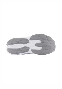 Semelle de chaussure avec un motif de semelle en caoutchouc gris, comportant des zones de traction segmentées et une semelle intermédiaire blanche, conçue pour une adhérence et un soutien améliorés.