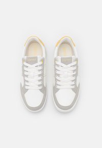 Esprit STRIP - Sneaker low - dusty yellow