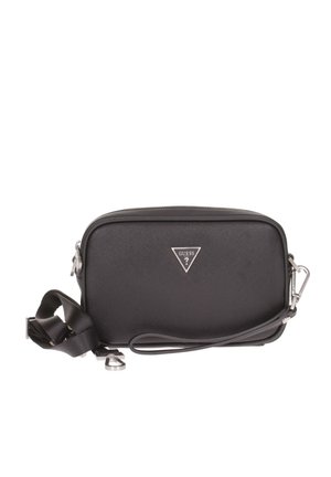 Sac bandoulière Guess rectangulaire noir avec sangle réglable et logo triangulaire argenté centré à l'avant.
