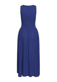 Ærmeløs, gulvlængde kongeblå kjole med en tætsiddende krop og en samlet nederdel, vist bagfra på en hvid baggrund.