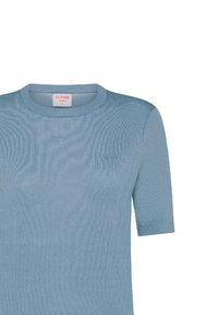Maglietta a maniche corte in maglia di colore azzurro chiaro, con scollo rotondo e una sottile trama a coste, arricchita da un piccolo logo nell'angolo in alto a sinistra.
