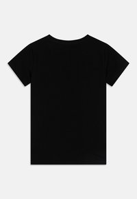 Tricou negru cu mânecă scurtă, din bumbac. Dispune de un guler rotund și o textură netedă. Design simplu, fără accesorii, pe spate.