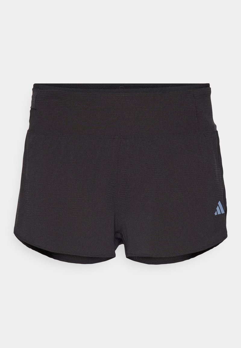 Pantalones cortos deportivos negros con un acabado texturizado, que cuentan con una cintura ancha y un logo de Adidas en azul claro en la parte inferior izquierda.
