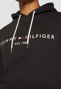 Tommy Hilfiger Jersey con capucha - black