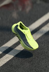 Non sélectionné, hi res yellow/iron metallic/grey five