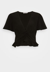 Blusa preta de manga curta com um decote em V profundo, detalhes franzidos na frente e uma bainha com babados. Feita de um tecido suave e fluido.