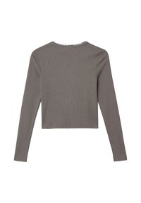 Langärmliges graues geripptes Cropped-Top mit Spitzenbesatz am Halsausschnitt, von hinten auf weißem Hintergrund gezeigt.