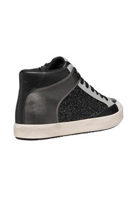 Zapatillas altas con paneles de cuero negro y brillantes, acentos grises y suela de goma blanca. Diseño de cordones con cuello acolchado.