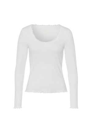 Witte top met lange mouwen, een ronde halslijn en golvende randen, gemaakt van een lichtgewicht stof met een gladde textuur.