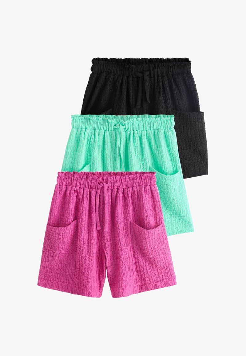 Trois shorts en tissu texturé en noir, vert menthe et rose vif, chacun doté d'une ceinture élastique, d'un cordon de serrage et de poches avant.