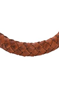 Cintura in pelle intrecciata marrone con superficie texturizzata, caratterizzata da schemi rettangolari intrecciati e bordi lisci, messa in evidenza su uno sfondo bianco.