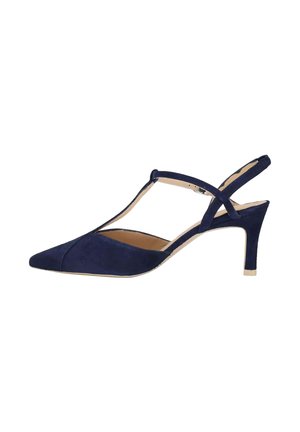 Décolleté slingback in camoscio blu navy con punta a punta, cinturino a T e tacco sottile di media altezza su sfondo bianco.