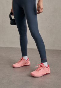 Selected, pink me up