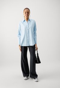 ONLY ONLOREGON  - Bluza s gumbima - blue