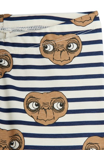 Könnyű pamut anyag, vízszintes sötétkék és fehér csíkos mintával, amelyen barna árnyalatú rajzfilmszerű földönkívüli arcok díszelegnek.