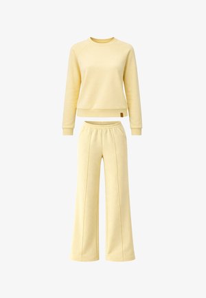 Ensemble de vêtements d'intérieur pour femme jaune clair avec sweat-shirt à manches longues et col rond et pantalon large à taille élastique.