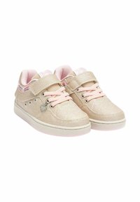 Sneaker glitterati dorati con accenti rosa, dotate di una fascia con velcro, dettagli con lacci, design floreale sul lato e superficie testurizzata.