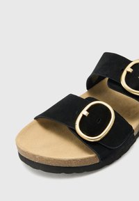 Thumbnail Image 6