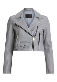 Giubbotto in pelle grigia da moto, corto, con colletto a punta, cerniera asimmetrica e due tasche frontali con zip. Texture liscia.