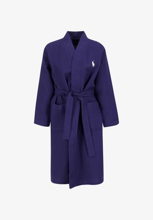 Roupa de banho púrpura com textura em waffle, com um cinto à cintura, featuring dois bolsos frontais e um pequeno logotipo branco no peito.