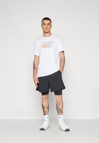 Nike Performance TEE  - Camiseta deportiva - white