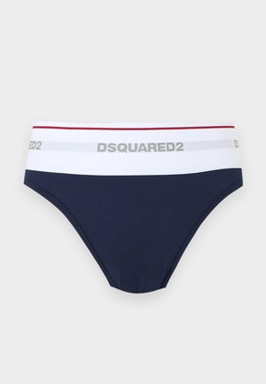 Tmavě modré slipy se širokým bílým pasem, který má tenký červený pruh a nápis "DSQUARED2" v šedých písmenech.