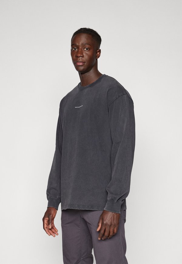 GRAPHIC TEE - Long sleeved top