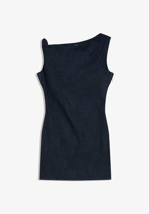 Sötétkék ujjatlan farmer ruha aszimmetrikus nyakkivágással és testhez simuló sziluettel, fehér háttéren laposan elhelyezve.