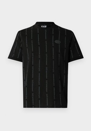 Czarny t-shirt z krótkim rękawem, z powtarzającym się wzorem logo "EA7", okrągłym dekoltem i miękką tkaniną o gładkiej fakturze.