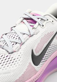 Nike Performance VOMERO 18 - Road running shoes - summit white/black/elemental pink/red plum/active fuchsia/metallic silver