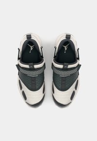 Jordan TRUNNER LX UNISEX - Tenisice - light orewood brown/anthracite