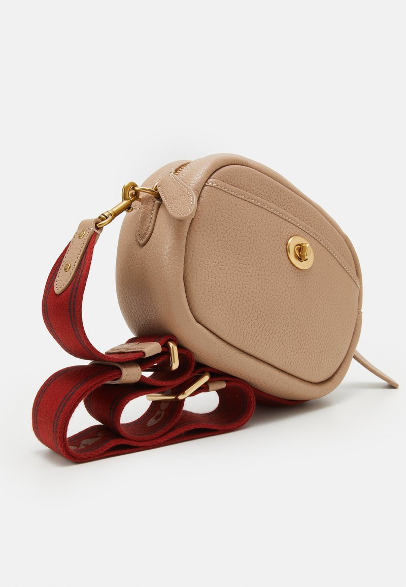 Soft Pebble Leather Camera Bag With Leather And bing Strap atelier