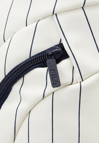 Fila HERITAGE BAGPACK UNISEX - Sac à dos - white alyssum