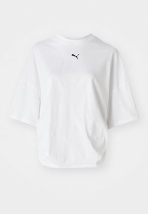 Hvid bomulds cropped t-shirt med korte ærmer og rund hals. Har et sort Puma-logo på brystet. Blød tekstur, afslappet pasform.