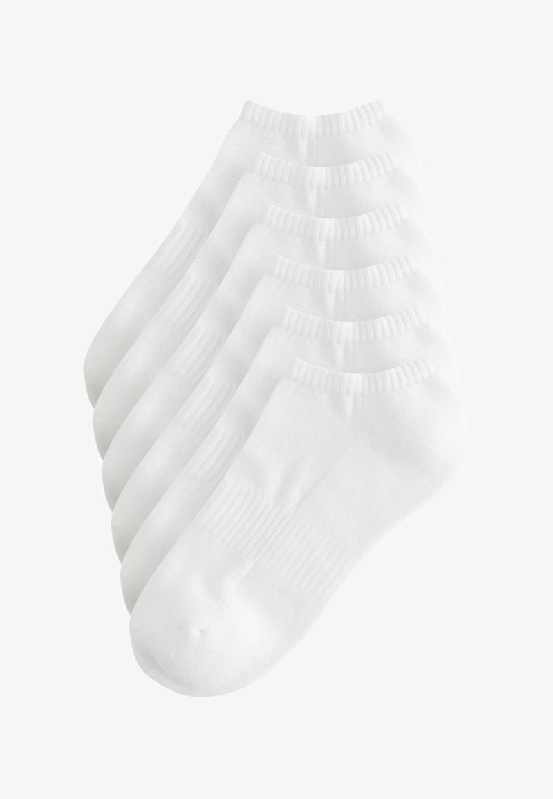 Ensemble de six chaussettes blanches pour chevilles empilées en diagonale, design uni avec bordures côtelées et zone texturée au niveau de la voûte plantaire.
