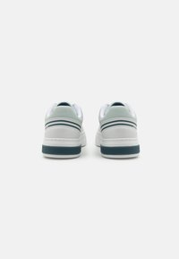 EA7 Emporio Armani SUMMER COURT - Tenisice - white/iceflow/stargaze