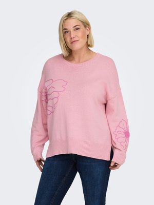 Maglione rosa lavorato a maglia con maniche lunghe, caratterizzato da un motivo floreale sulla parte anteriore e sulla manica sinistra. Orlo a coste. Abbinato a jeans blu scuro.