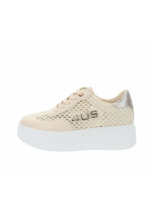 Sneaker platform beige con lati in rete metallica, chiusura frontale con lacci, puntale del tallone argentato e logo "4US" sul lato.