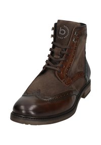 Braune Leder- und Wildleder-Brogue-Stiefelette mit Schnürung, dekorativen Perforationen und einem niedrigen Blockabsatz.