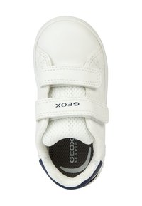 Baskets blanches pour enfants avec deux bandes Velcro, languette en maille et semelle intérieure noire portant la mention "GEOX RESPIRA", vues de dessus.